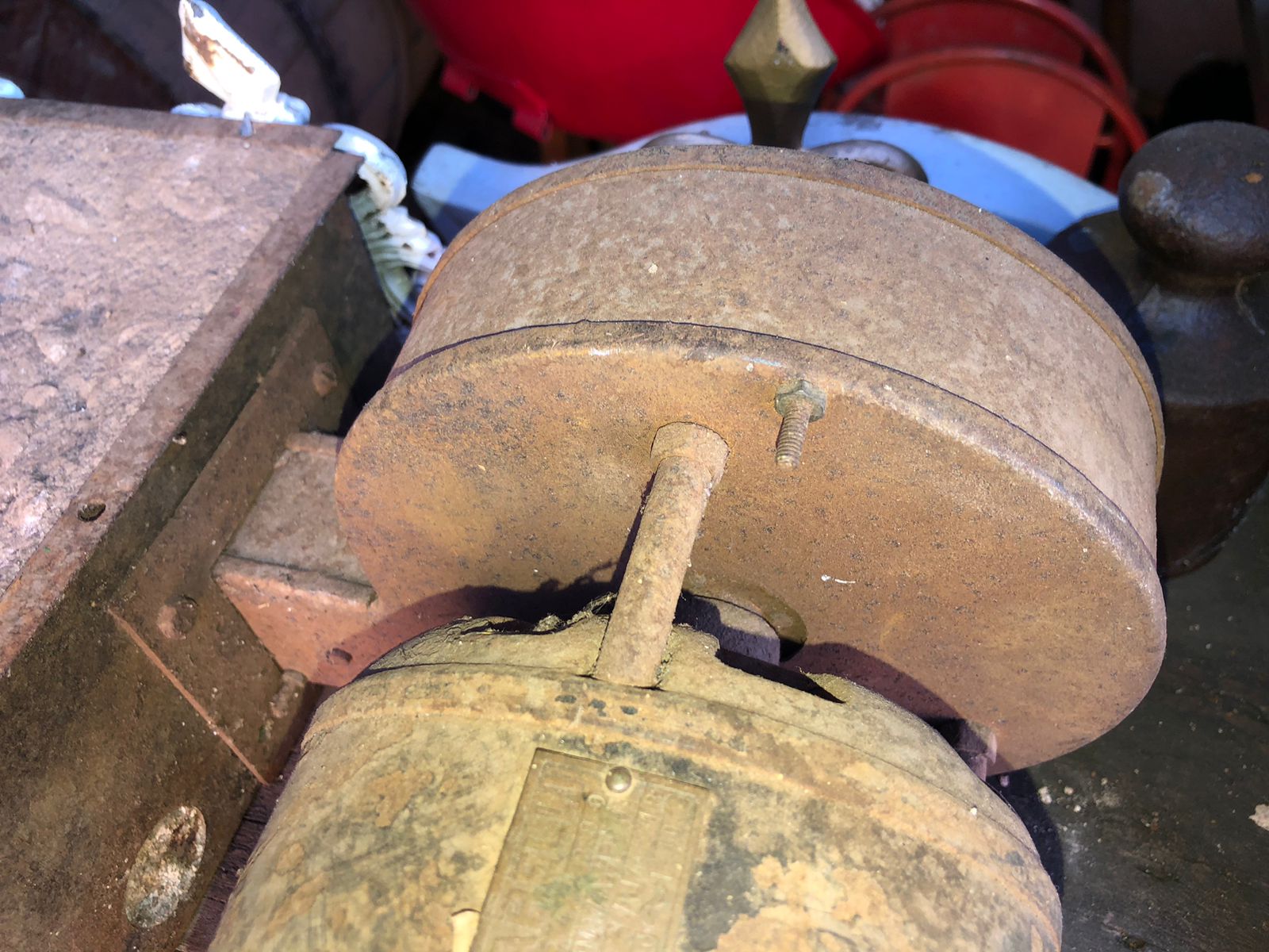 Motor Elétrico Antigo com Polia e Caixa de Ferro - foto 3