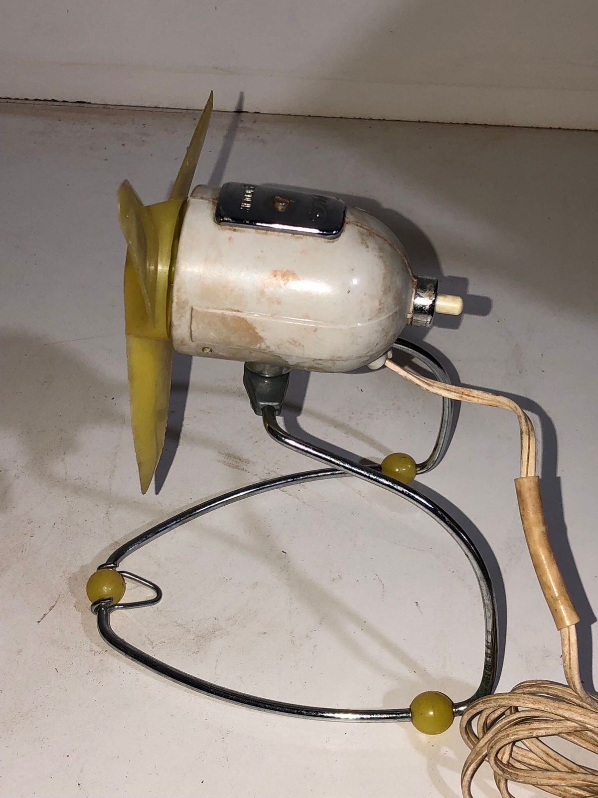 Ventilador Walita Picolino Vintage com Hélice Amarela - foto 3