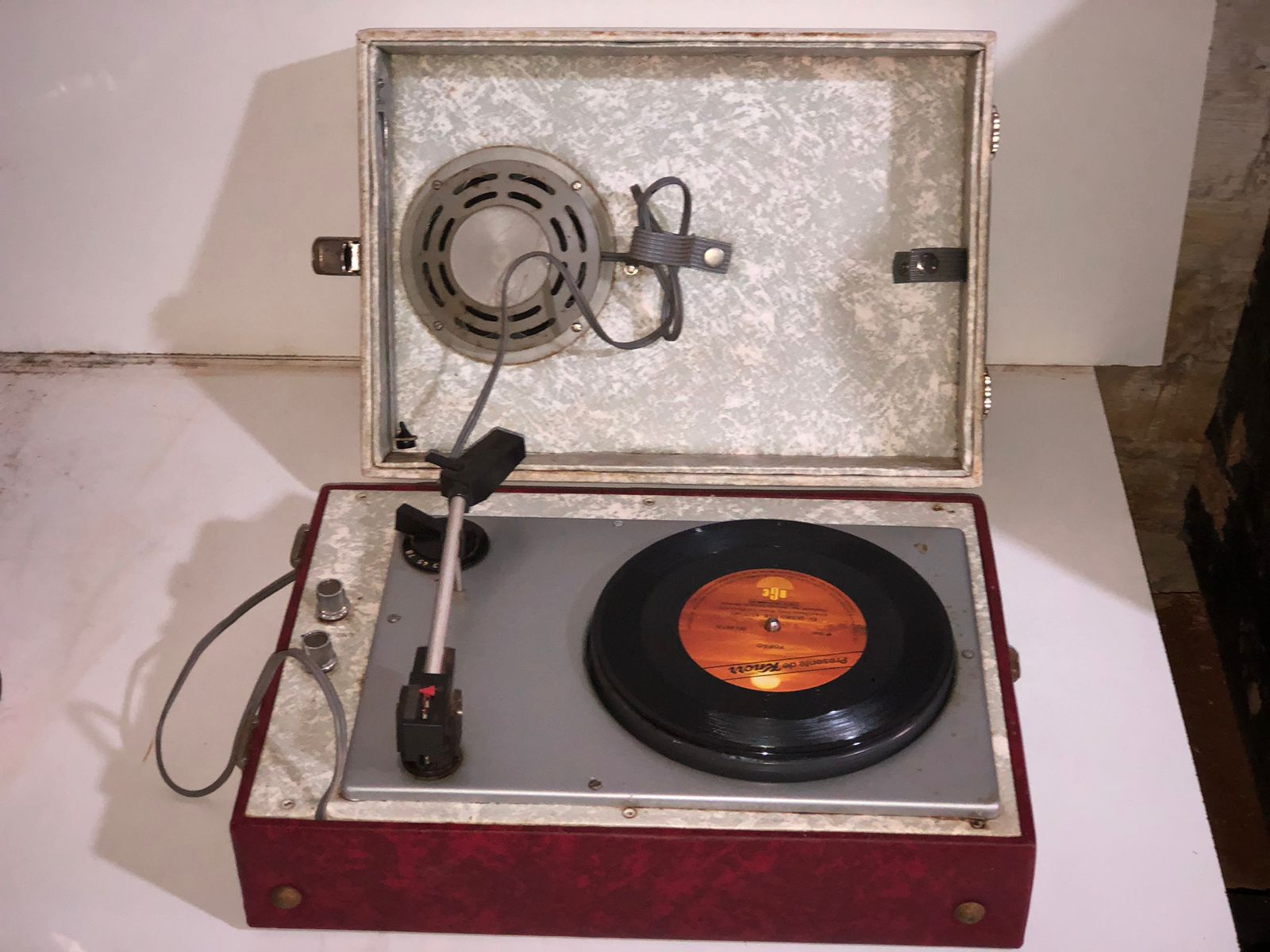 Toca-discos Portátil Telefunken "Baturoé" - foto 4