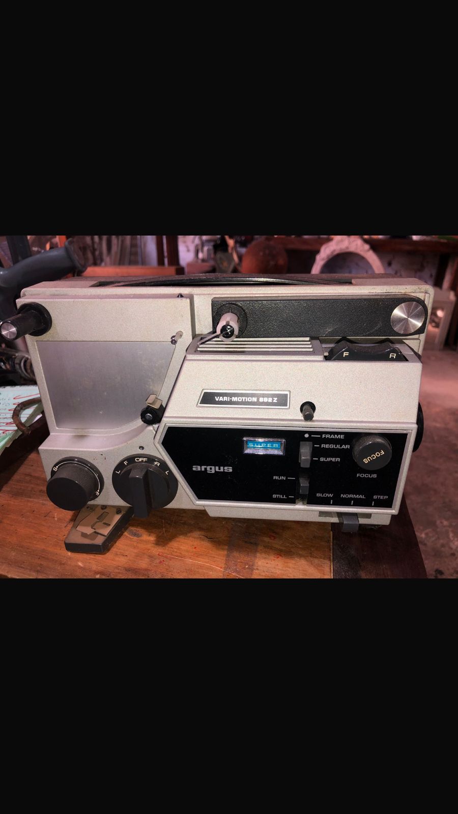 Projetor de Filmes Super 8 Argus Vari-Motion 892Z