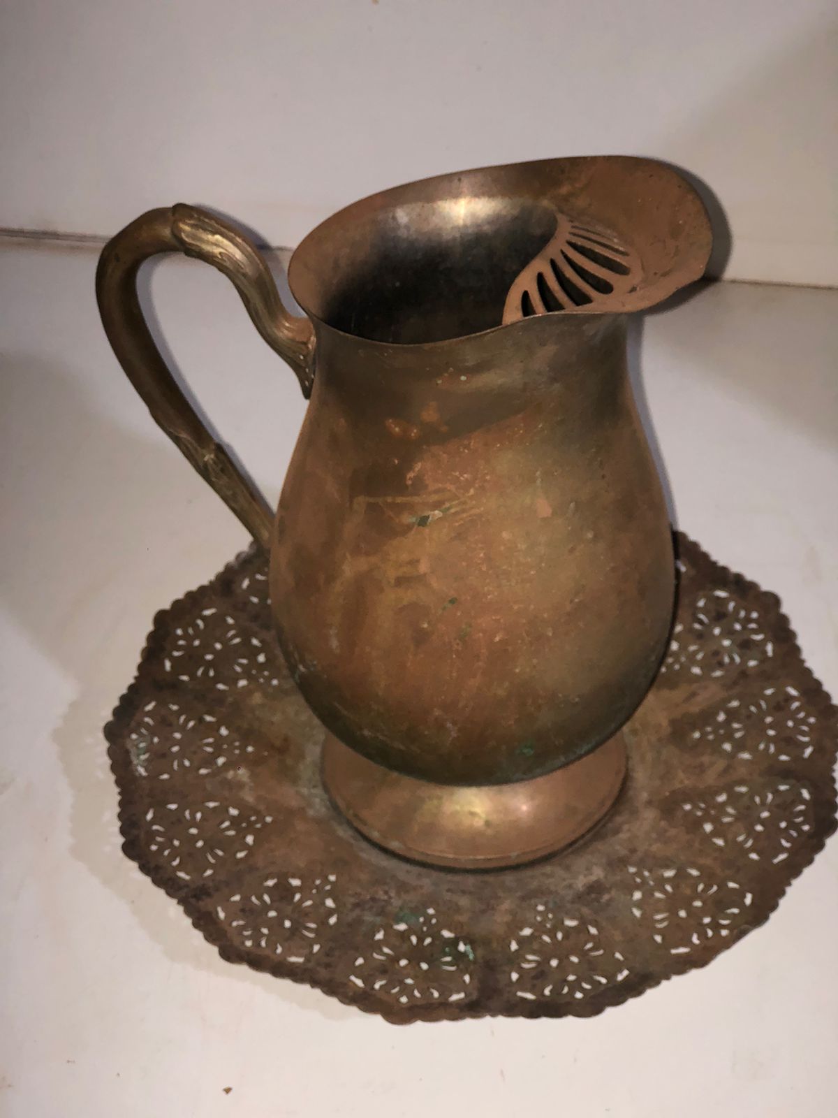 Jarra de Cobre/Latão com Prato Vazado - foto 2