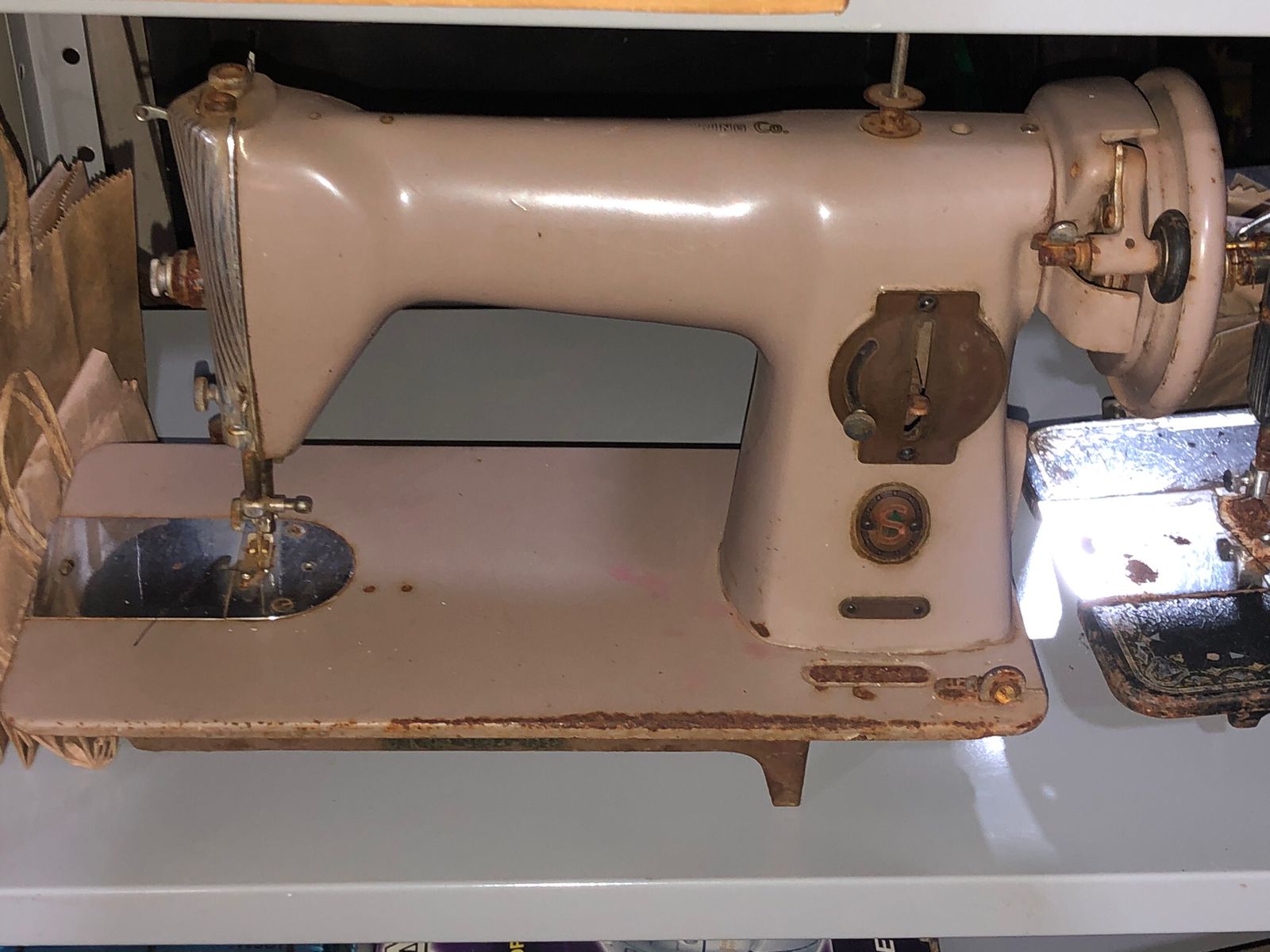 Máquina de Costura Singer Antiga Rosa/Lilás - foto 3