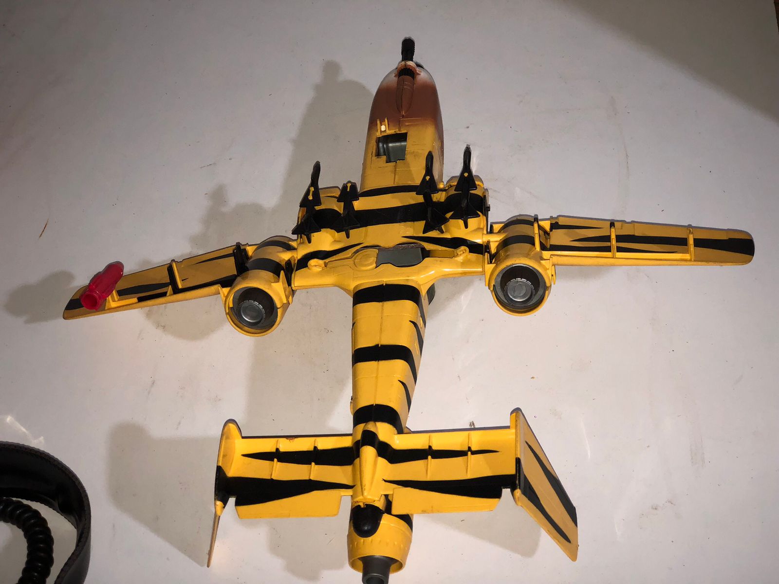 Avião Decorativo de Madeira Amarelo Listrado - foto 3