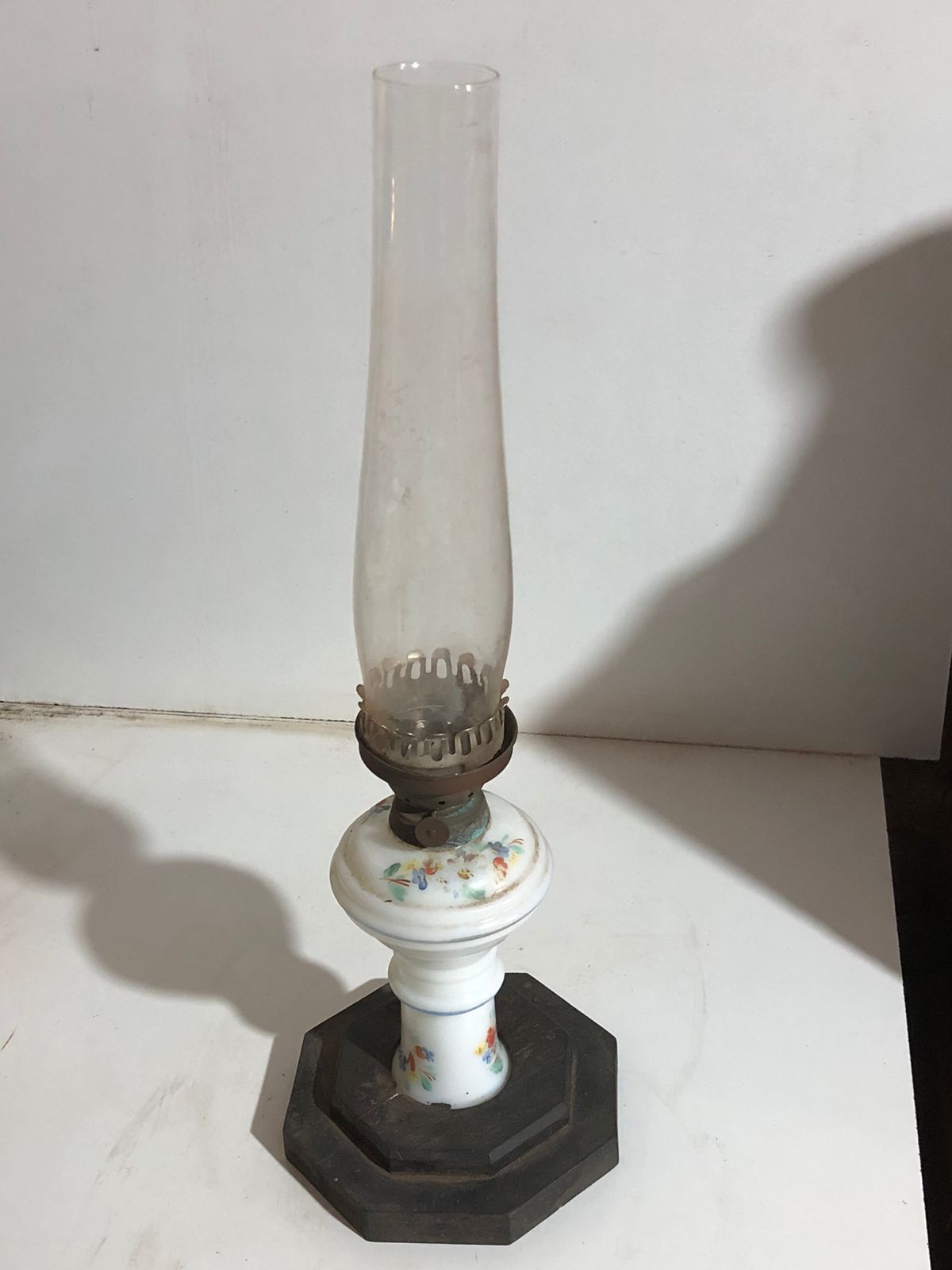 Lamparina a Querosene com Base de Porcelana