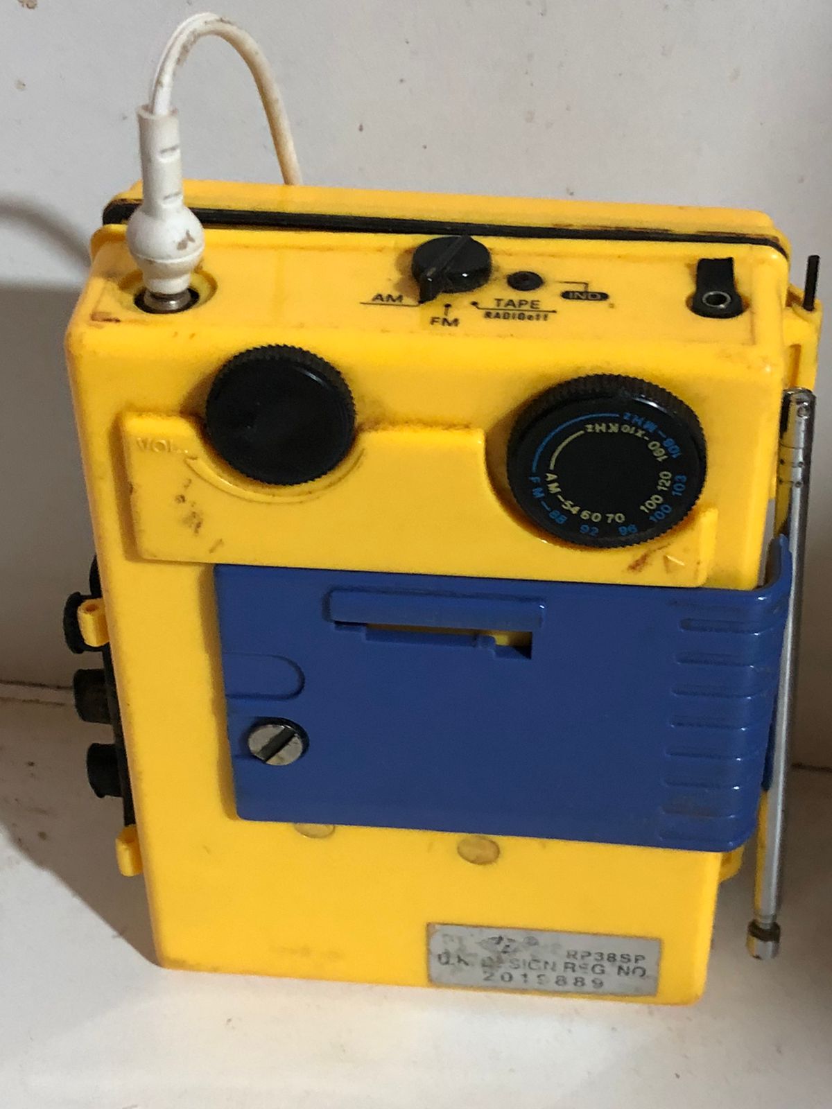 Rádio AM/FM e Toca-Fitas Portátil Amarelo "All Weather Sports"
