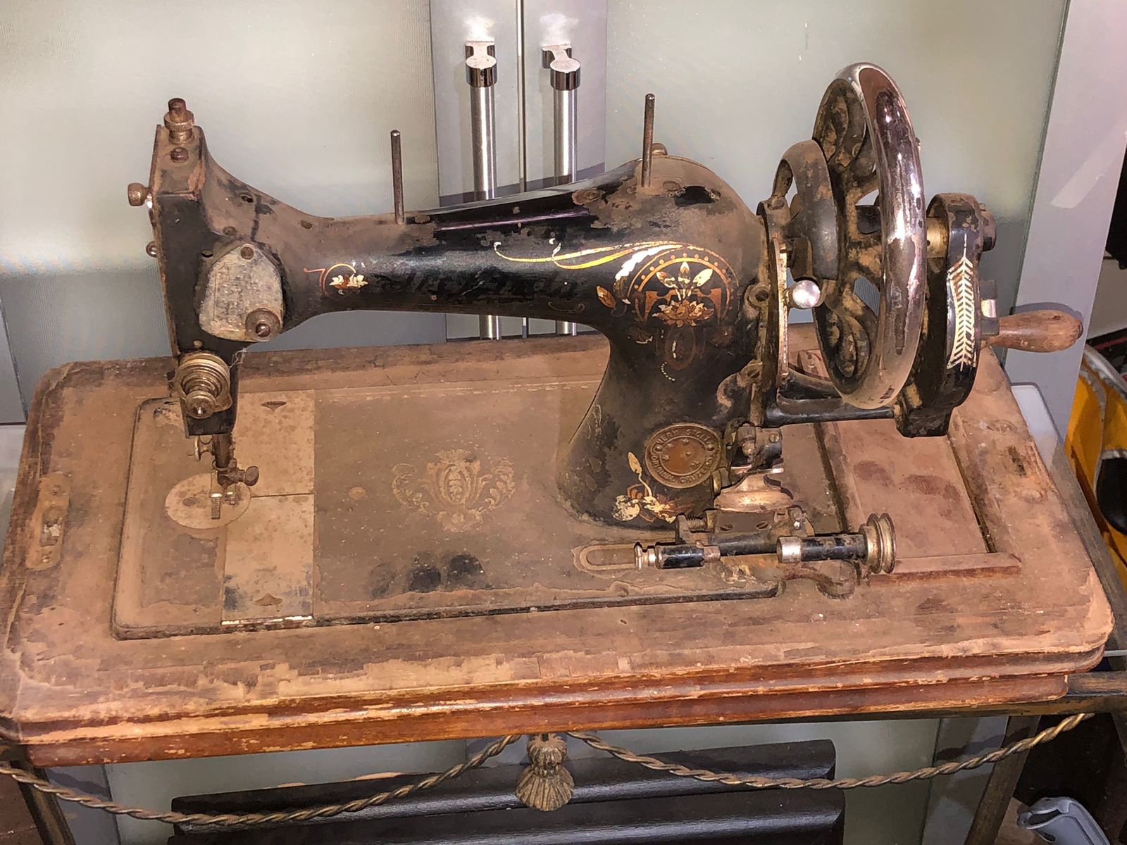 Máquina de Costura Antiga Gritzner com Caixa de Madeira