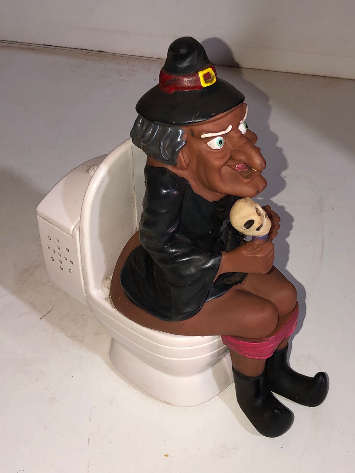 Boneca Decorativa de Bruxa no Vaso - foto 2
