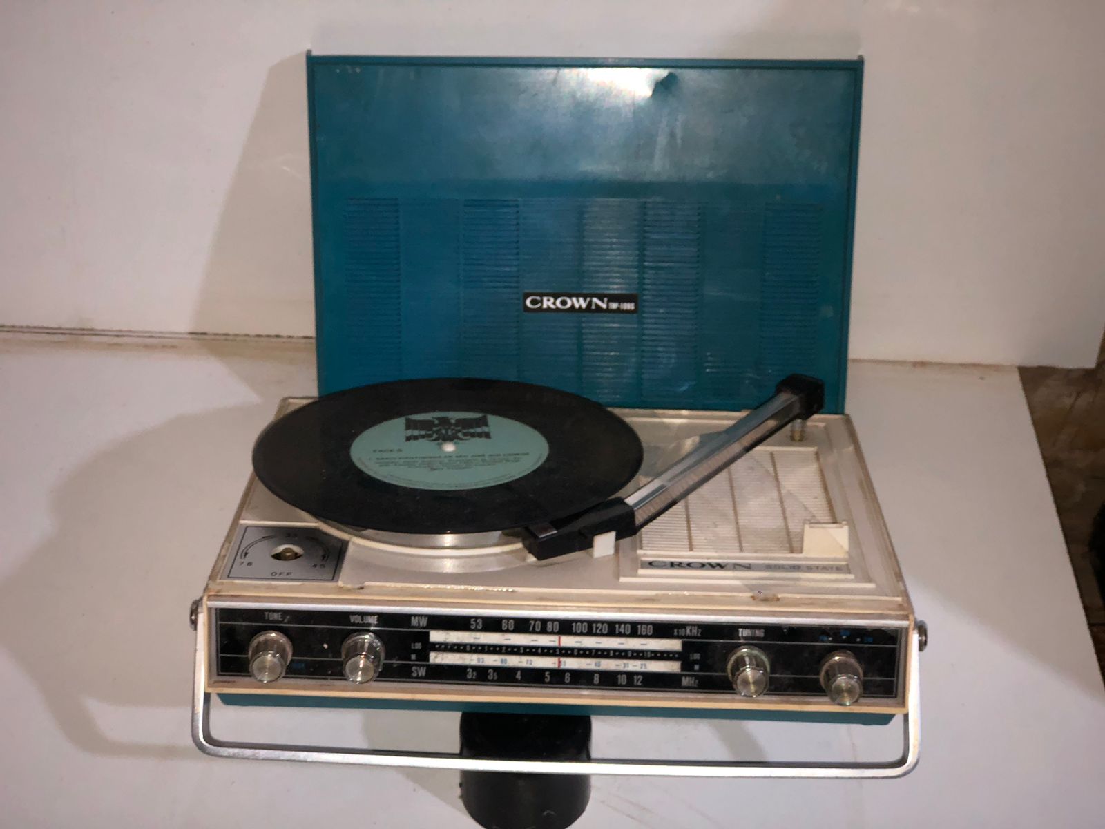 Toca-discos com Rádio Crown Solid State