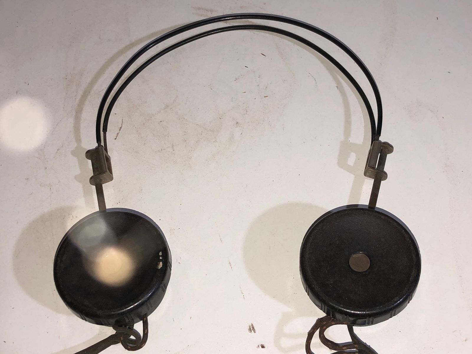 Fone de Ouvido Antigo em Metal com Cabo Original - foto 7