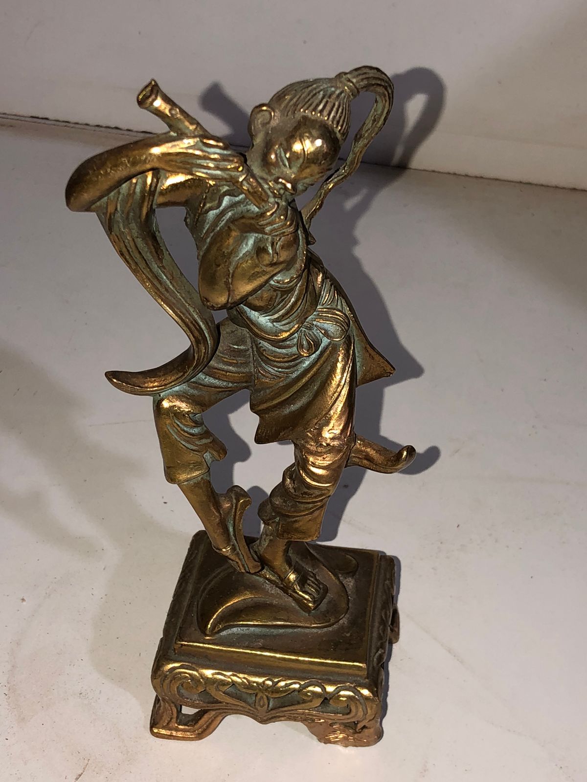 Estátua de Metal Dourado - Figura Oriental Dançante