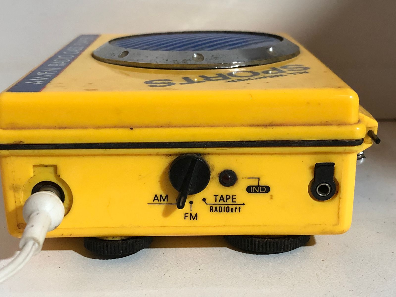 Rádio AM/FM e Toca-Fitas Portátil Amarelo "All Weather Sports" - foto 3
