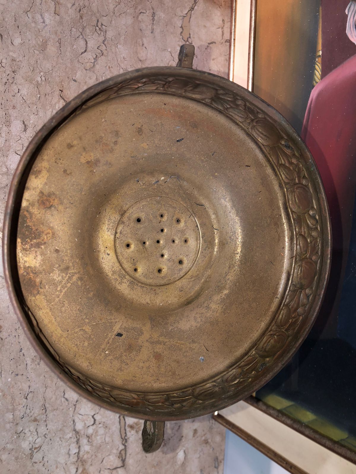Centro de Mesa em Bronze com Alças e Relevo de Frutas - foto 2