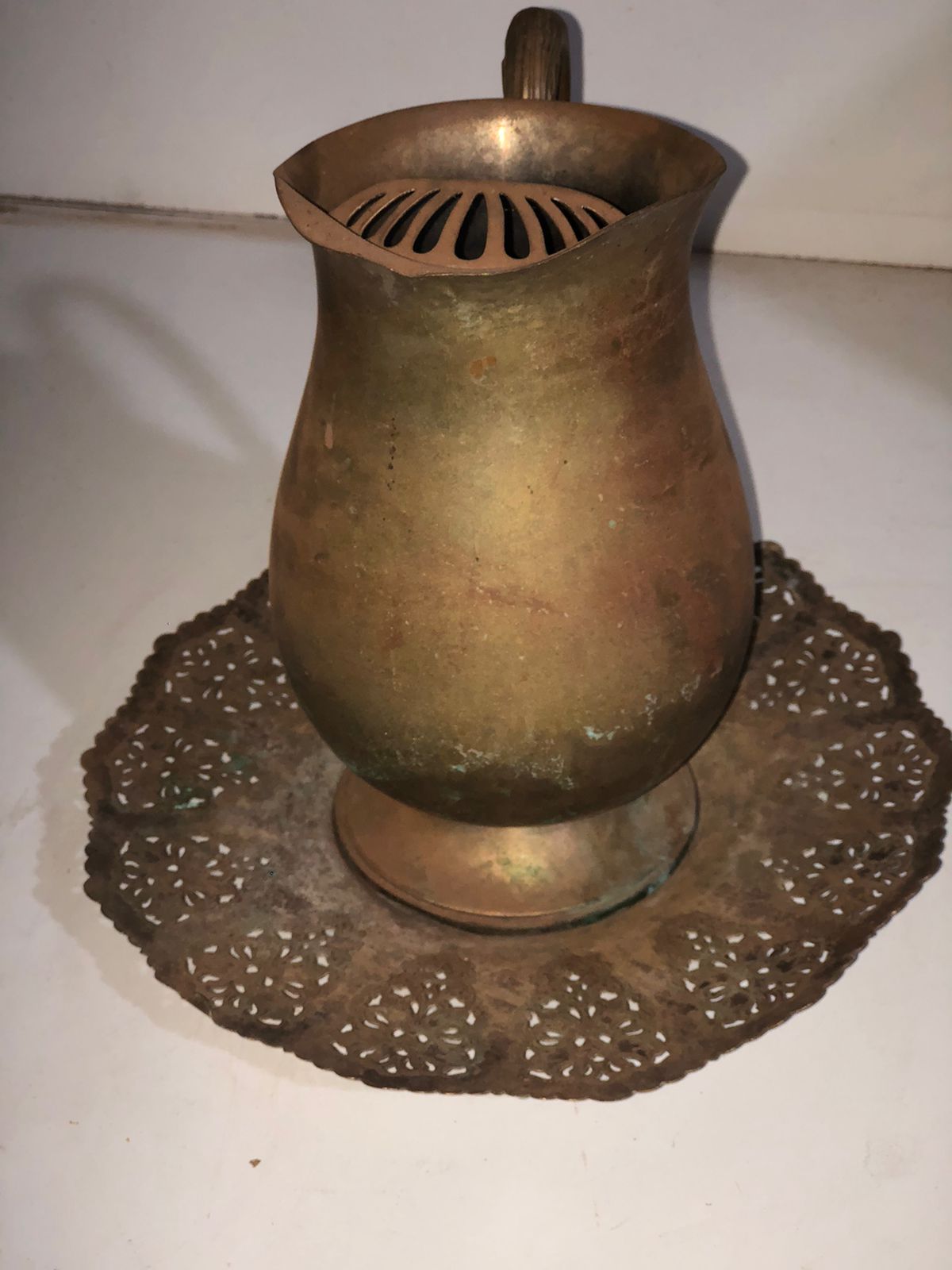 Jarra de Cobre/Latão com Prato Vazado - foto 5