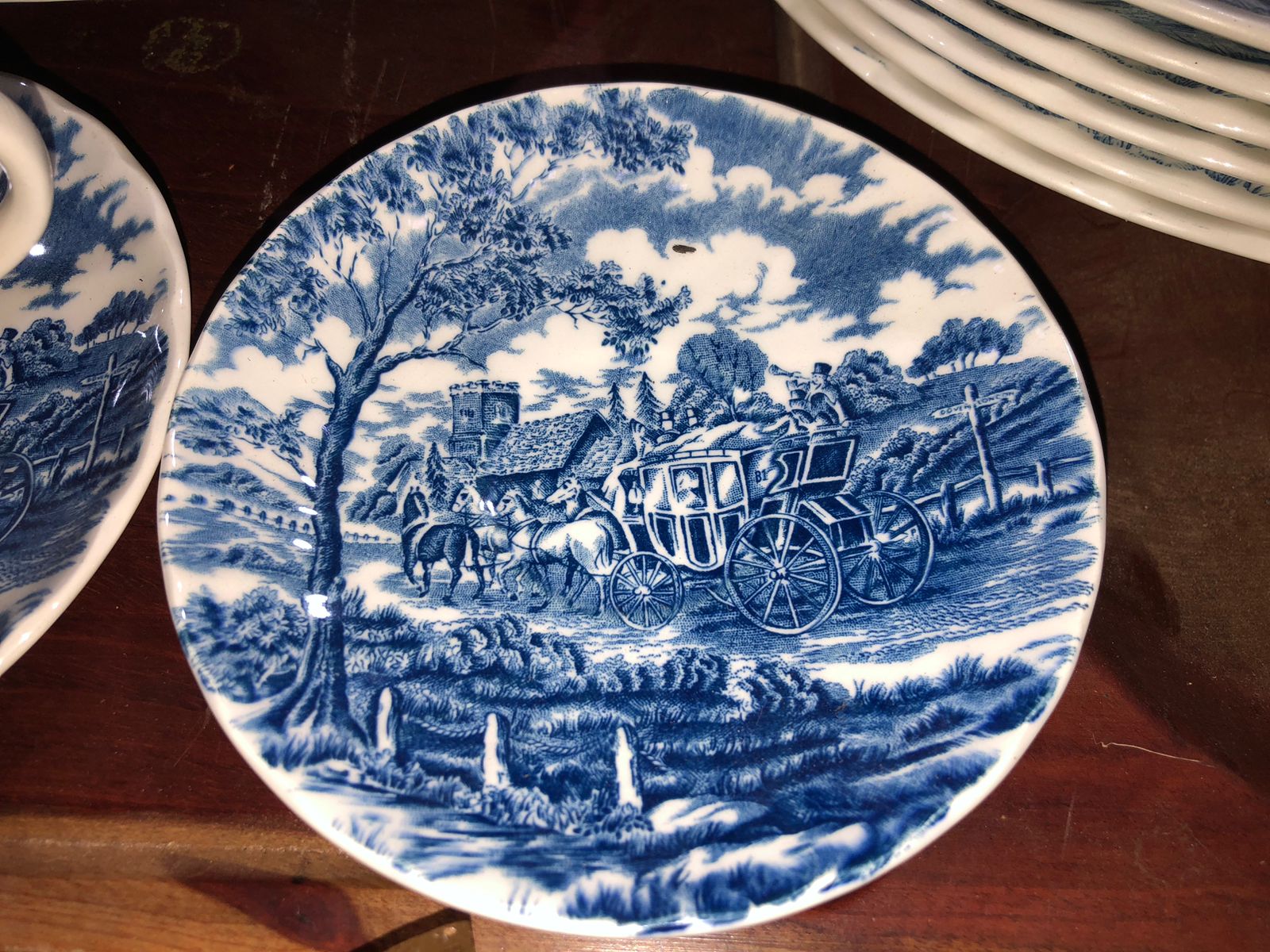 Aparelho de Jantar e Chá em Porcelana Azul e Branco - Cena de Carruagem - foto 6