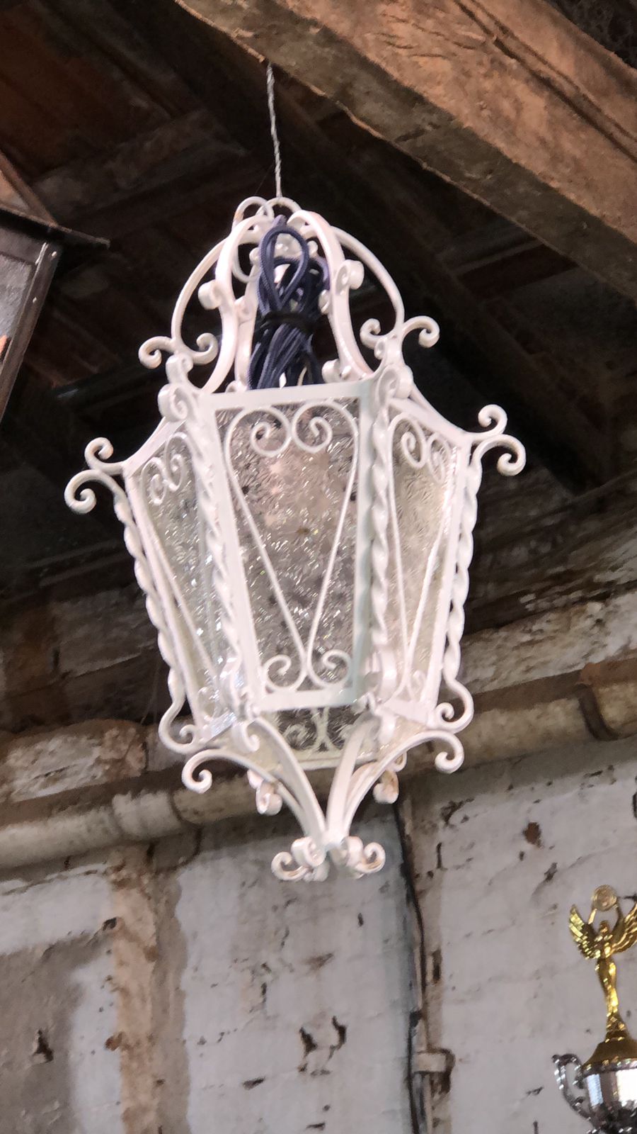 Lanterna Pendente em Ferro Forjado Pintado de Branco