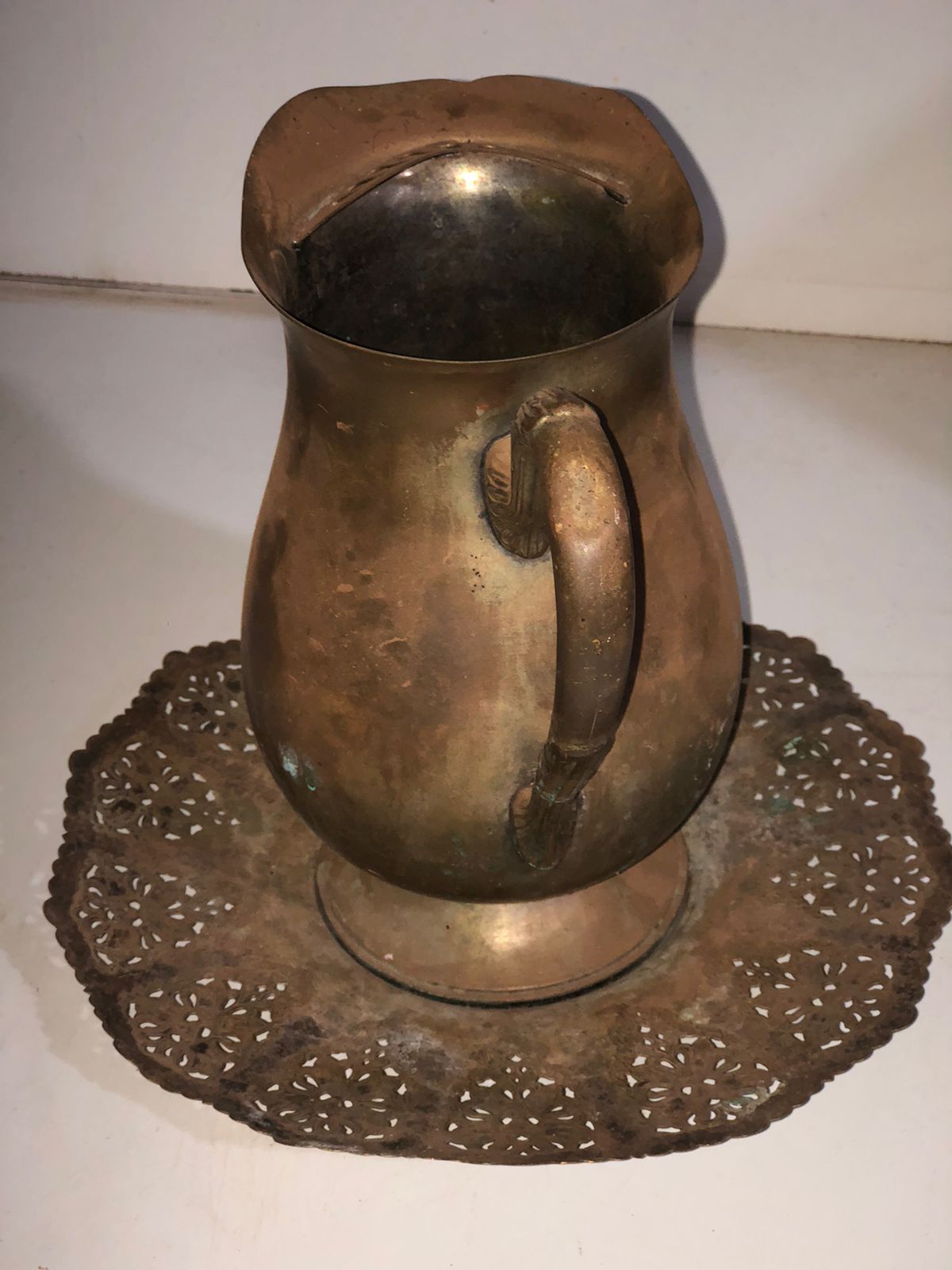 Jarra de Cobre/Latão com Prato Vazado - foto 3