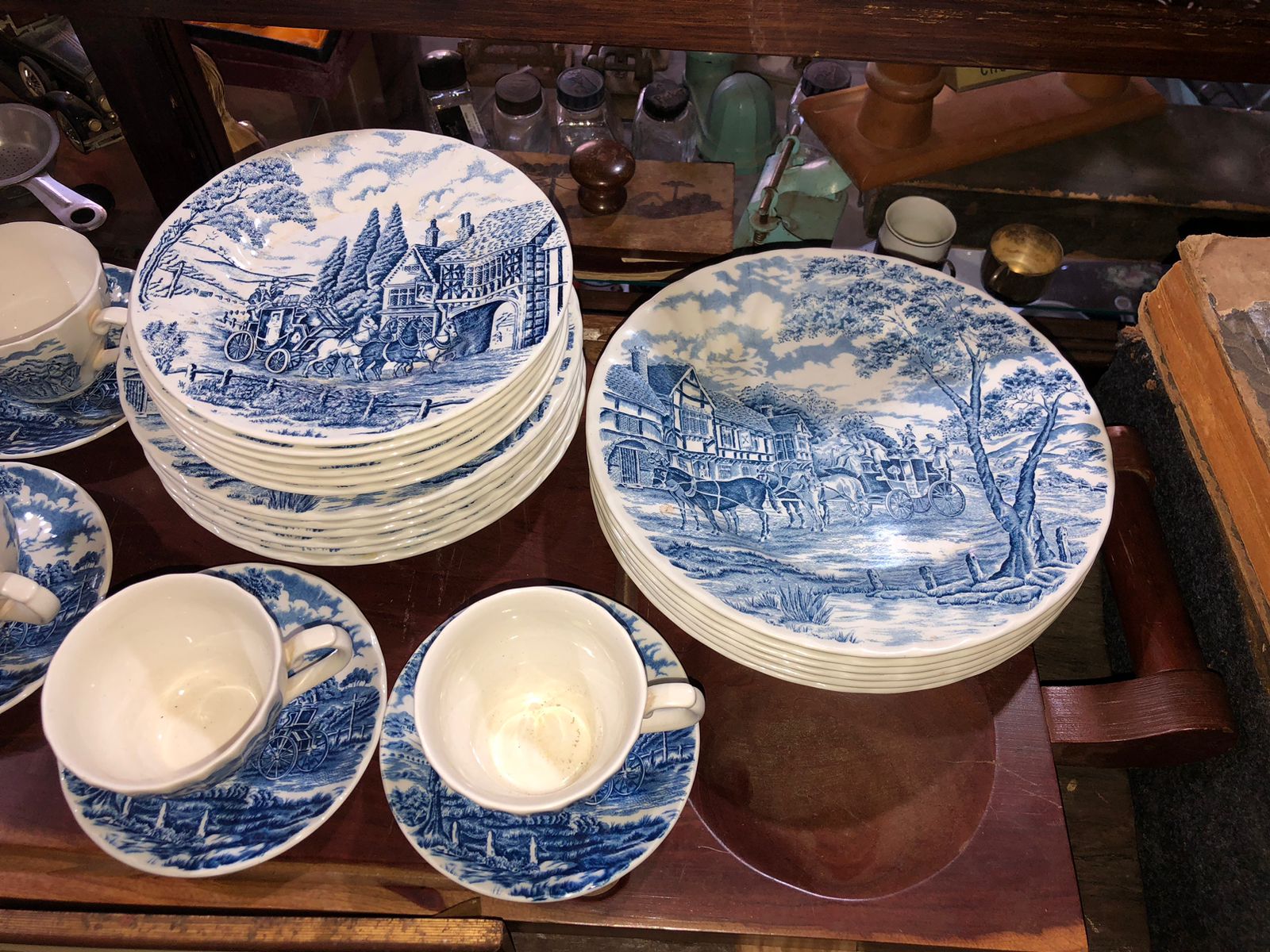 Aparelho de Jantar e Chá em Porcelana Azul e Branco - Cena de Carruagem - foto 4