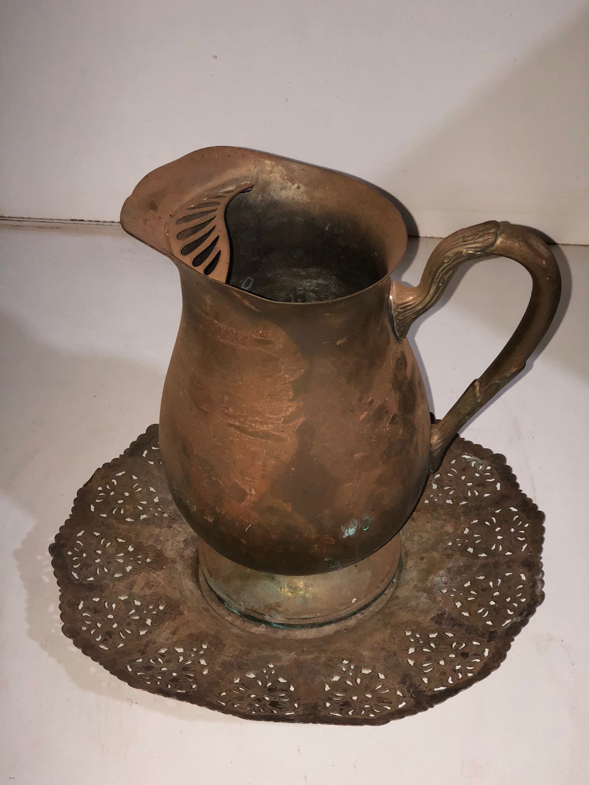Jarra de Cobre/Latão com Prato Vazado