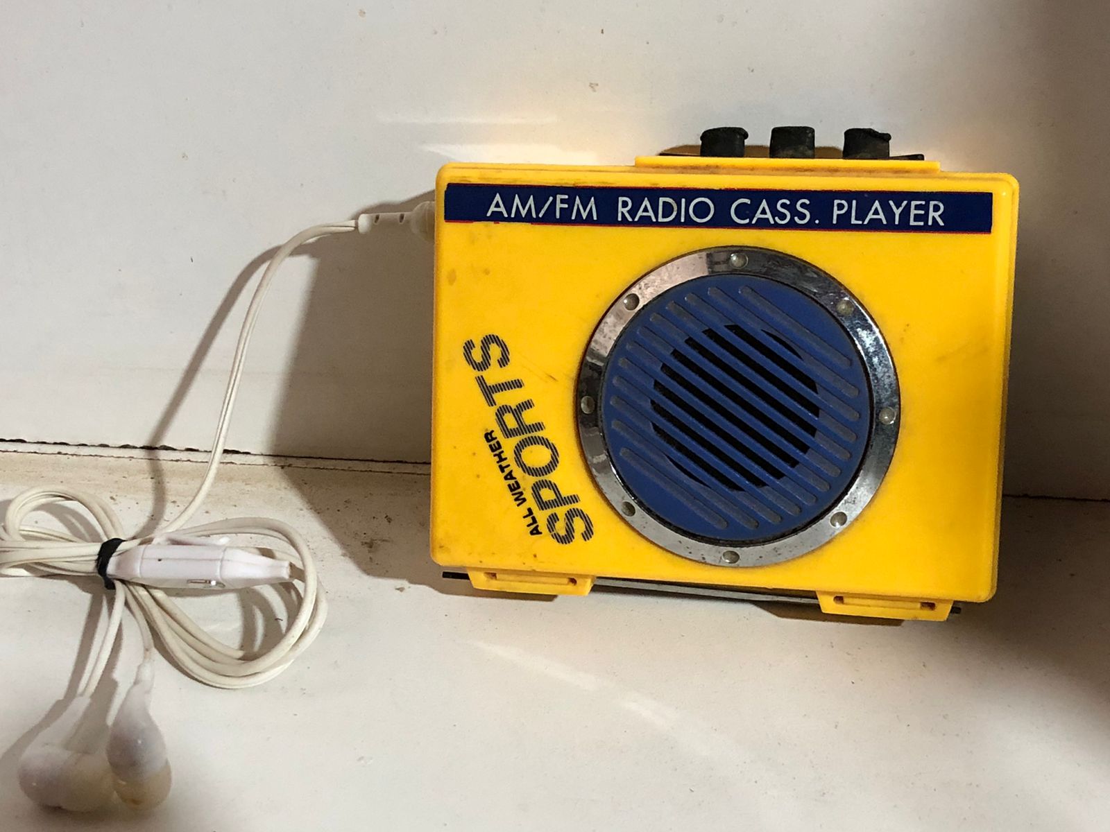 Rádio AM/FM e Toca-Fitas Portátil Amarelo "All Weather Sports" - foto 2