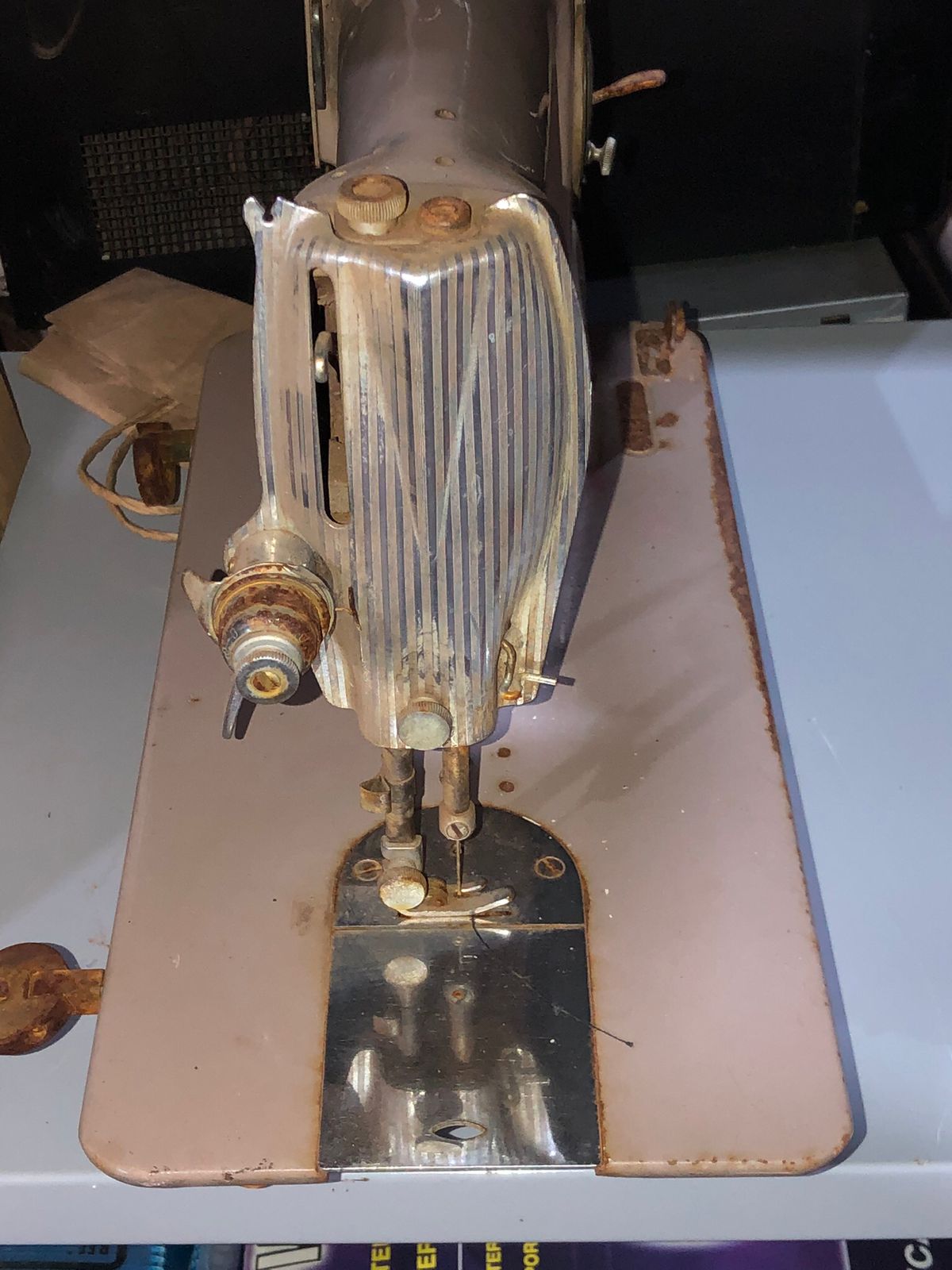 Máquina de Costura Singer Antiga Rosa/Lilás